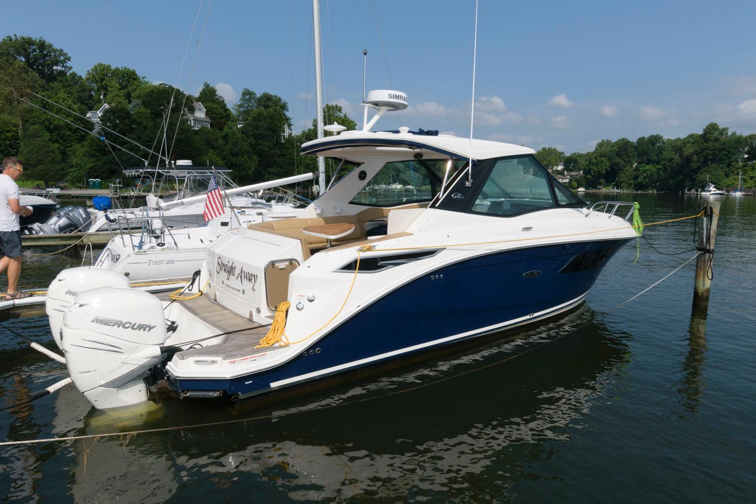2021 Sea Ray 320 Coupe Outboard