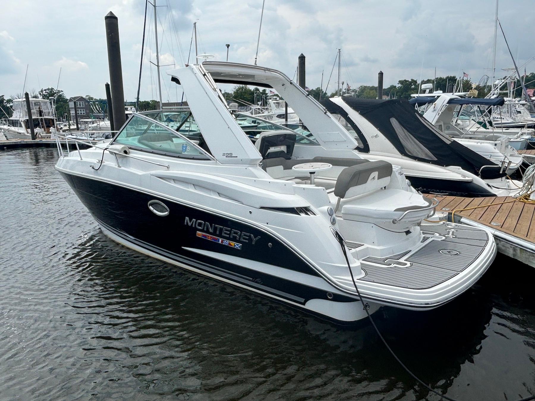 2019 Monterey 295 Sport Yacht