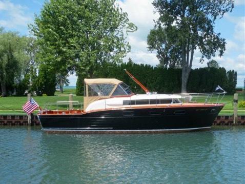 1957 Chris-Craft 33 Futura in Port Huron, MI | Knot 10