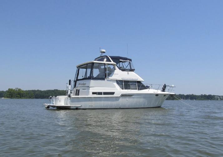 1997 Carver 400 Cockpit Motor Yacht