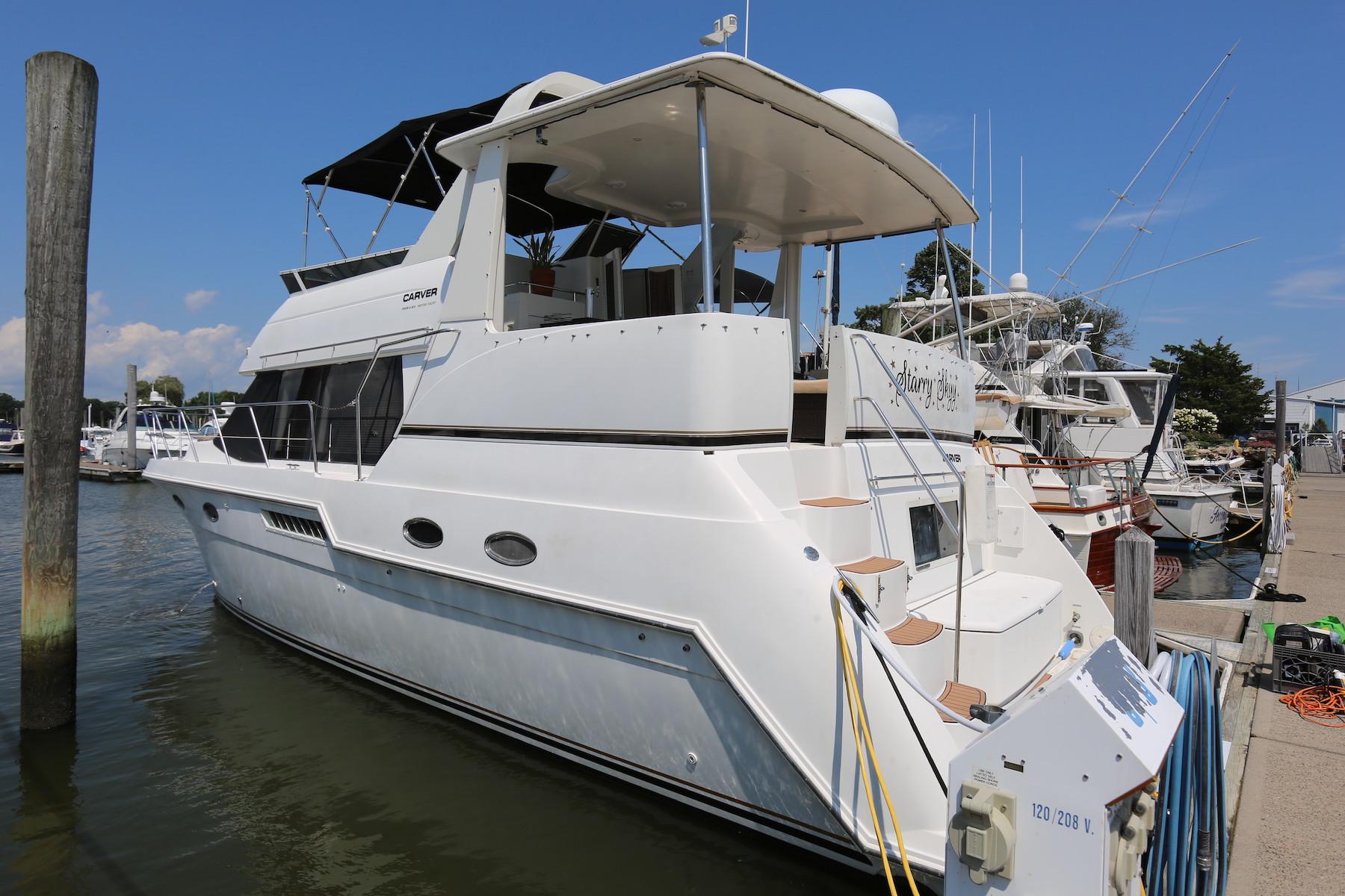 2001 Carver 406 Aft Cabin Motor Yacht