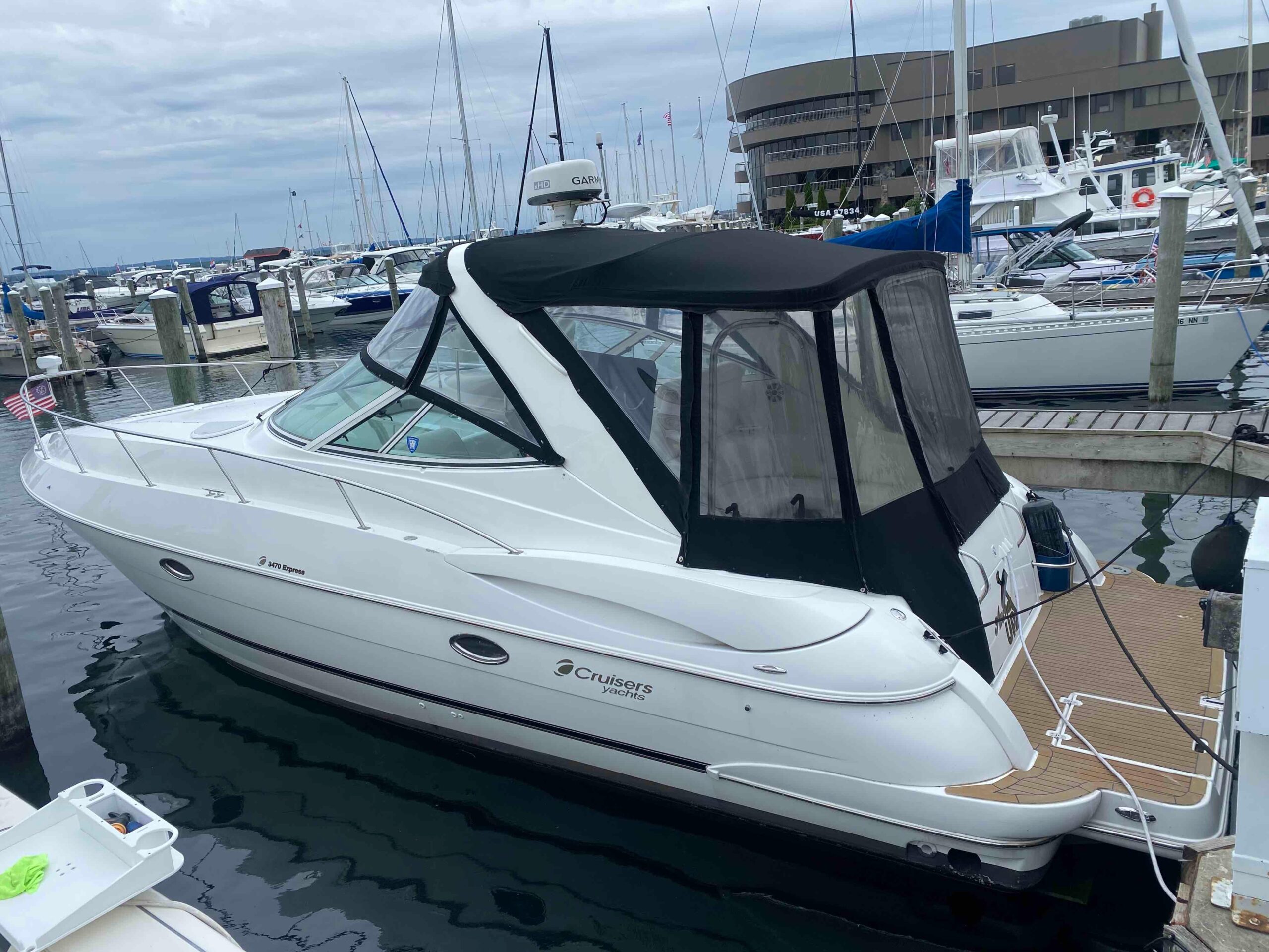 2002 Cruisers Yachts 3470 Express