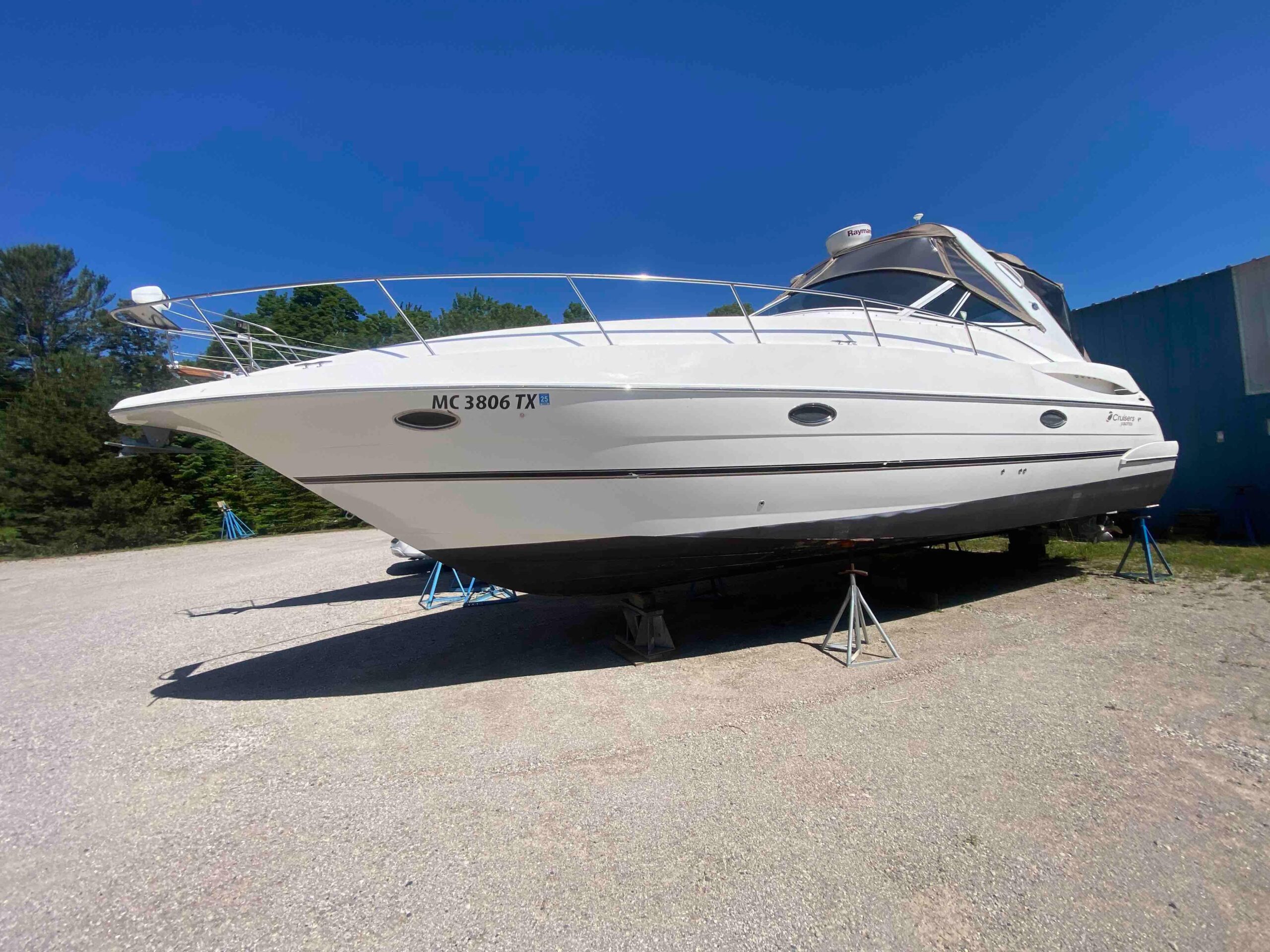 2004 Cruisers Yachts 340 Express