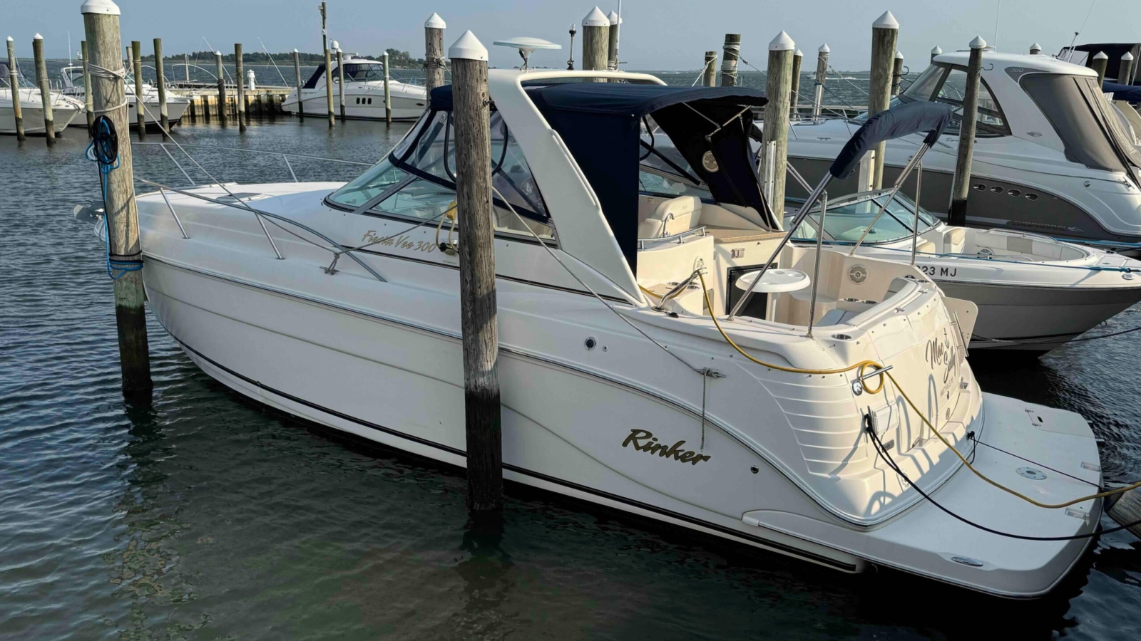 2005-rinker-fiesta-vee-300-power-9497260-20240807030710964-1_XLARGE.jpg