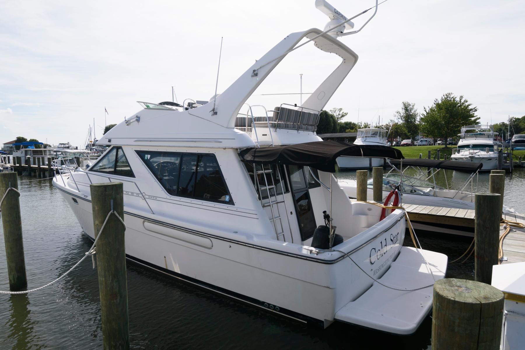 1999 Bayliner 3988 Command Bridge Motoryacht