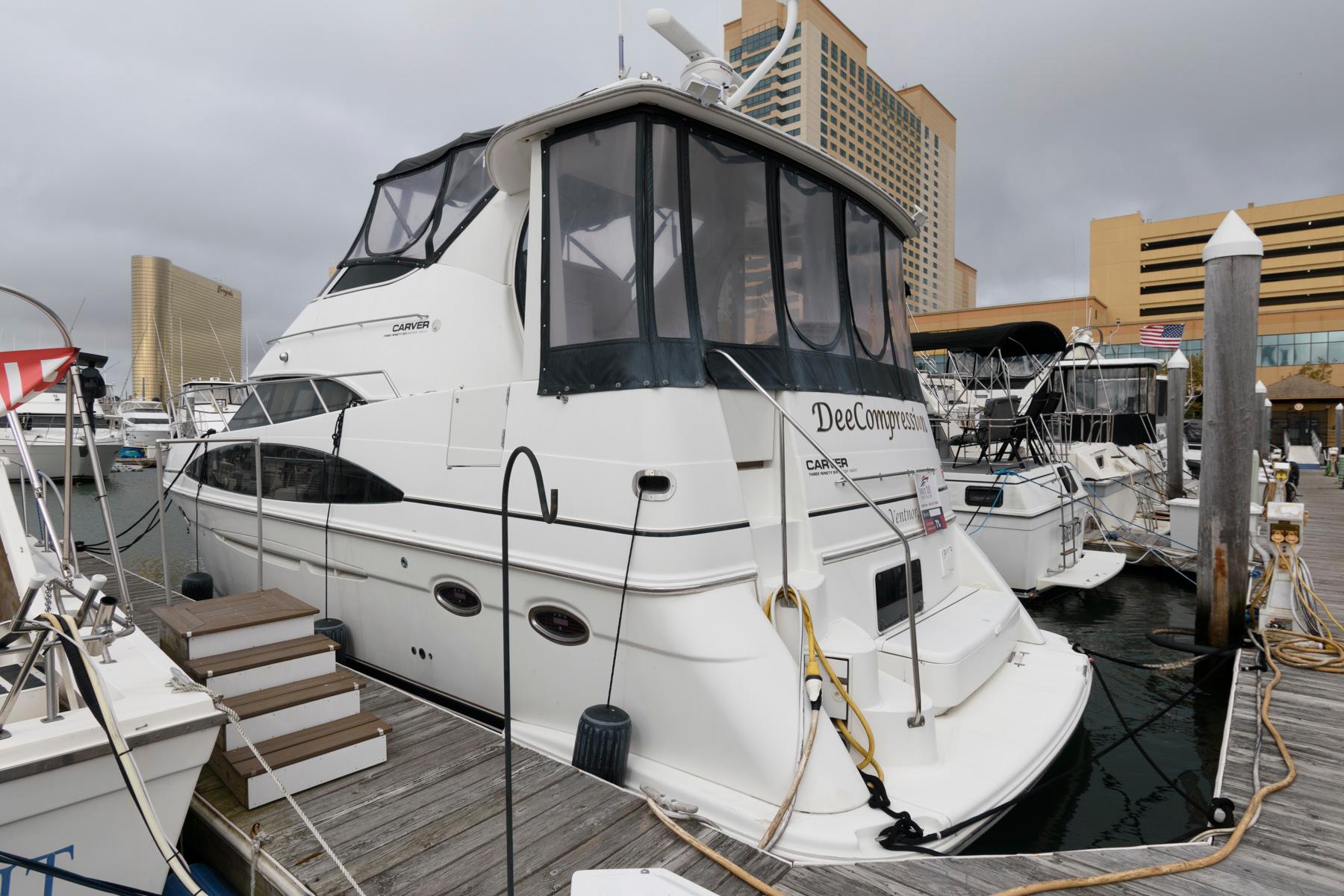 2004 Carver 396 Motor Yacht