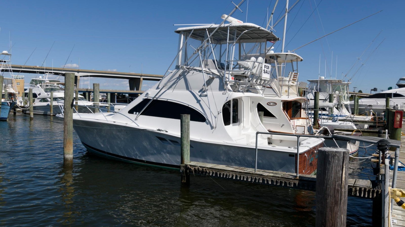 2001-luhrs-36-convertible-power-9575211-20241009173356375-1_XLARGE.jpg