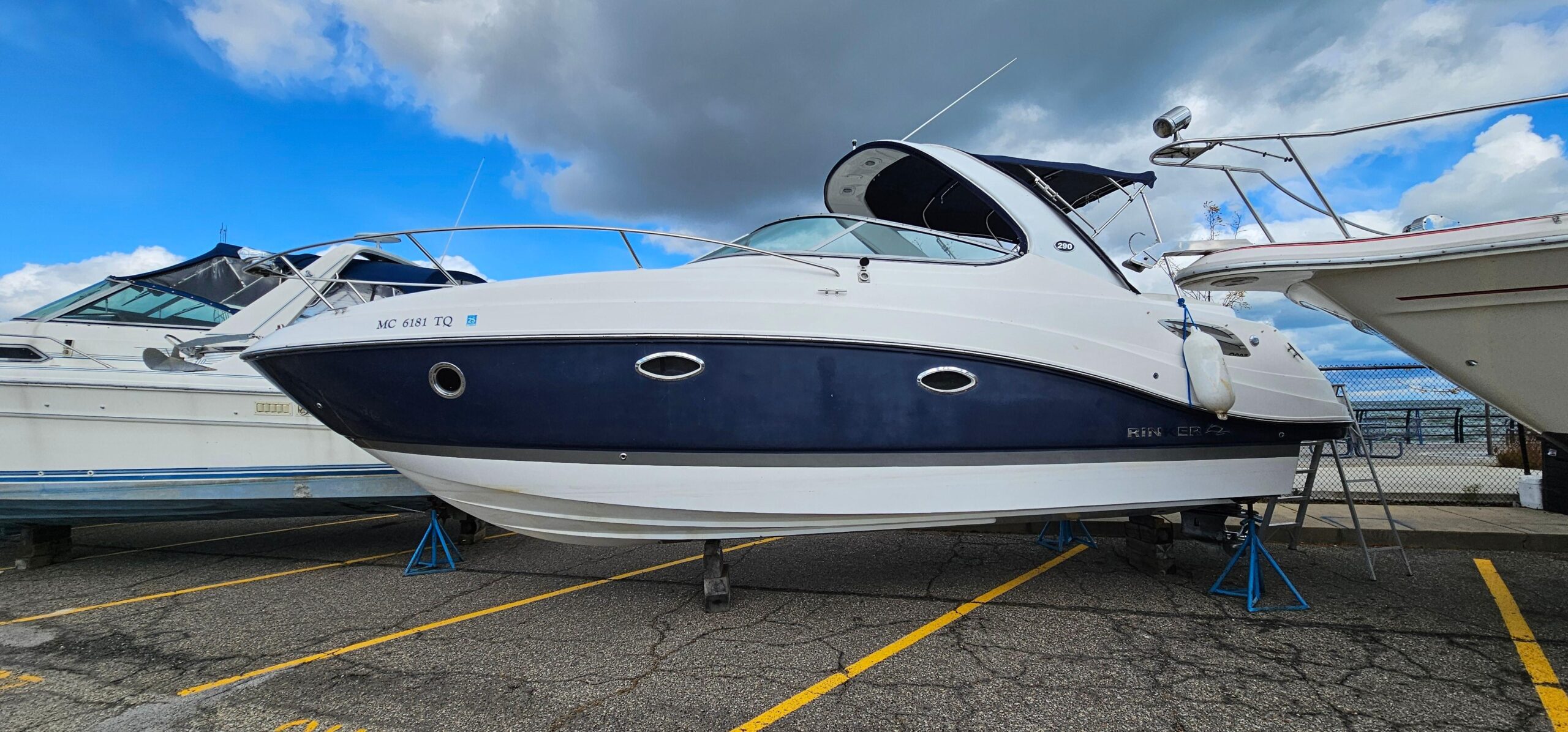 2013 Rinker 290 Express Cruiser