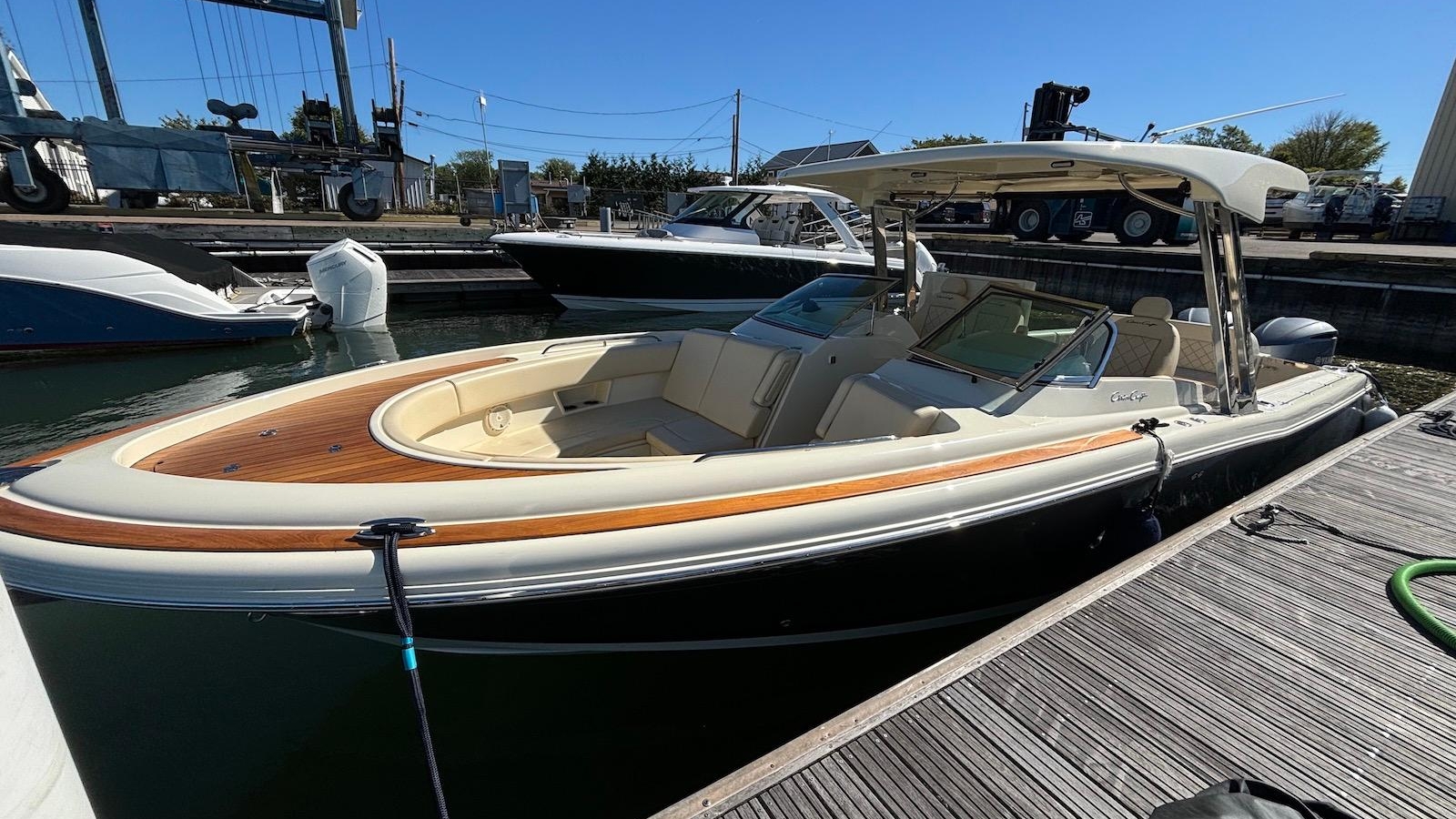 2018-chris-craft-calypso-30-power-9573706-20241007141518105-1_XLARGE.jpg