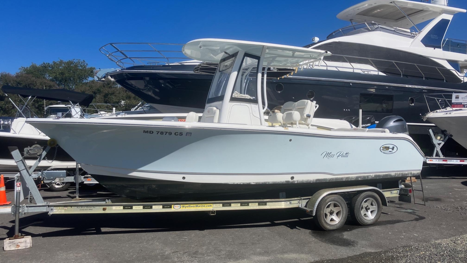 2018-sea-hunt-ultra-235-se-power-9572444-20241012035733777-1_XLARGE.jpg