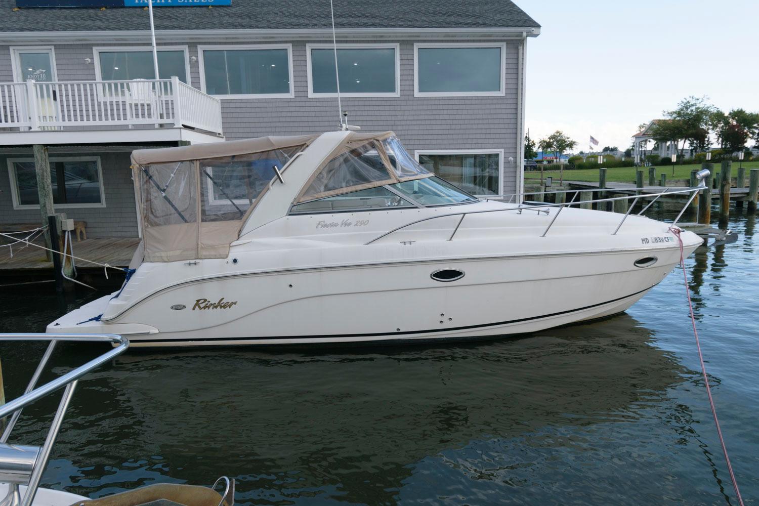 2005 Rinker 290 FIESTA VEE