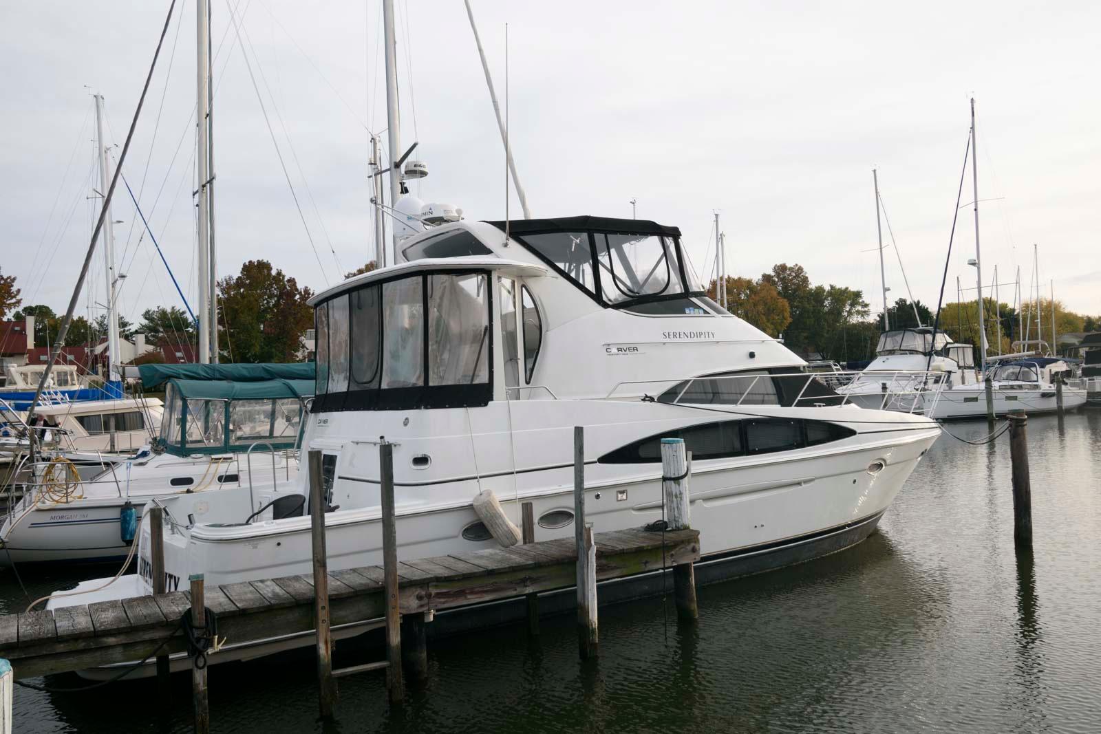 2001 Carver 444 Cockpit Motor Yacht