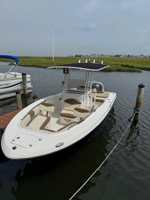 2017 Robalo R200 Center Console