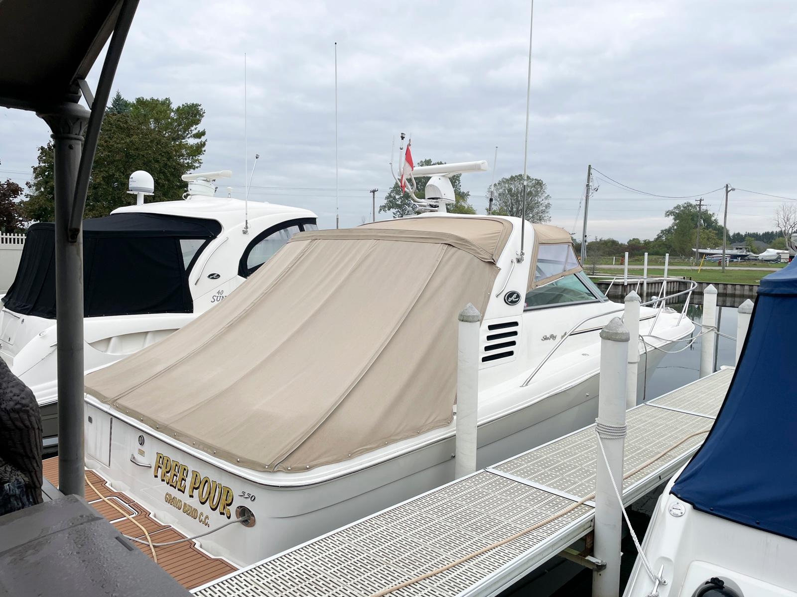 2000 Sea Ray 330 Express Cruiser