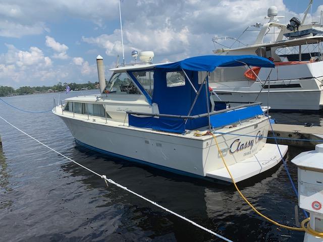 1968 Chris-Craft 31 Commander