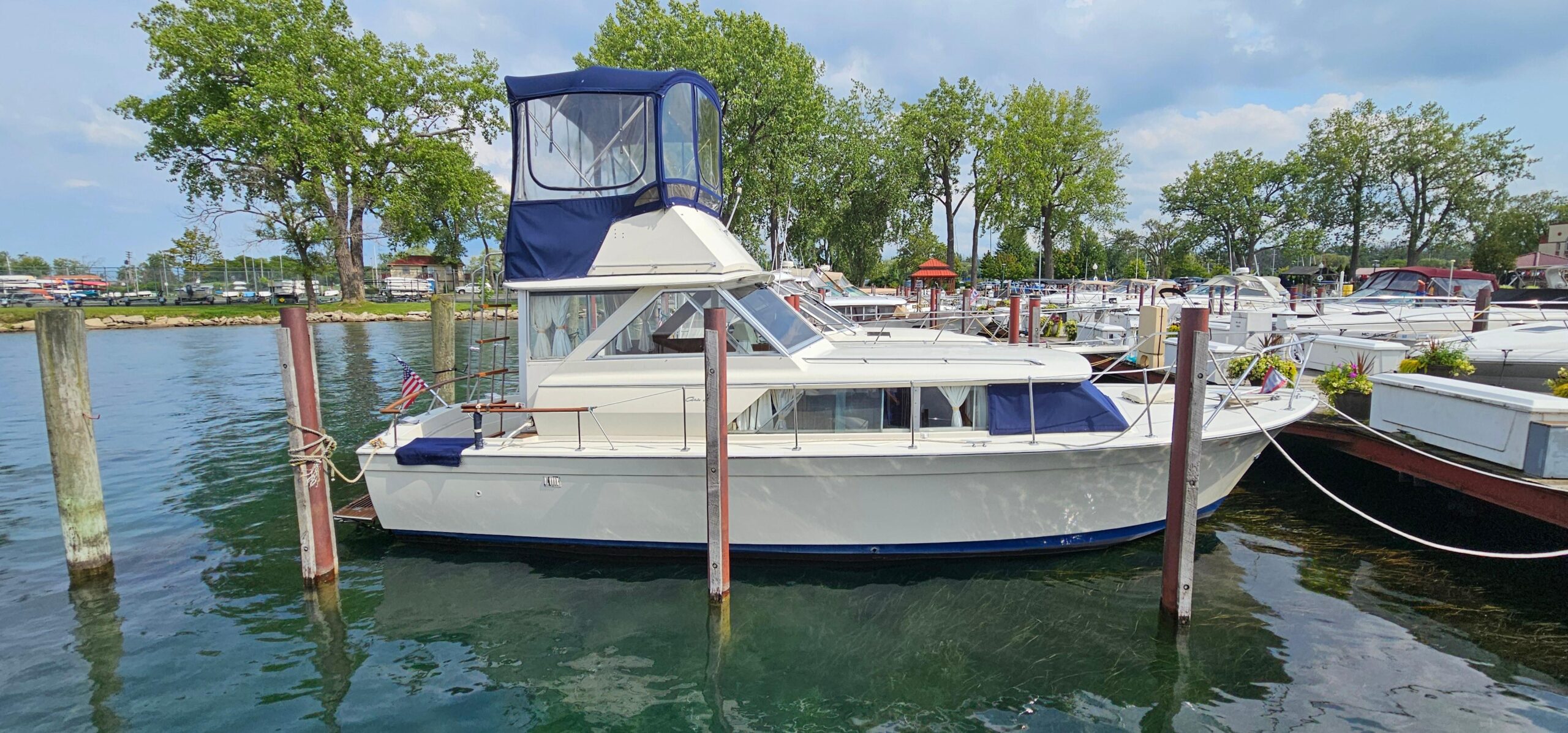 1969 Chris-Craft 31 Commander