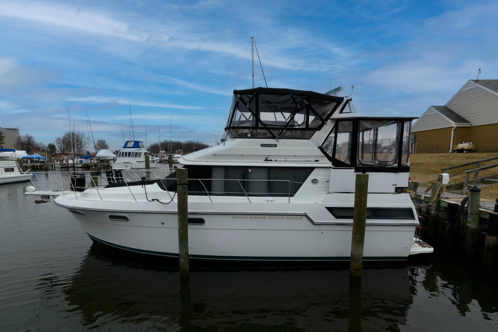 1987 Carver 38 Aft Cabin