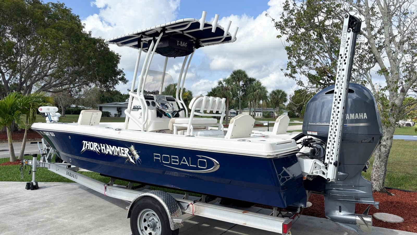 2019-robalo-206-cayman-s-power-9690750-20250222021950398-1_XLARGE.jpg