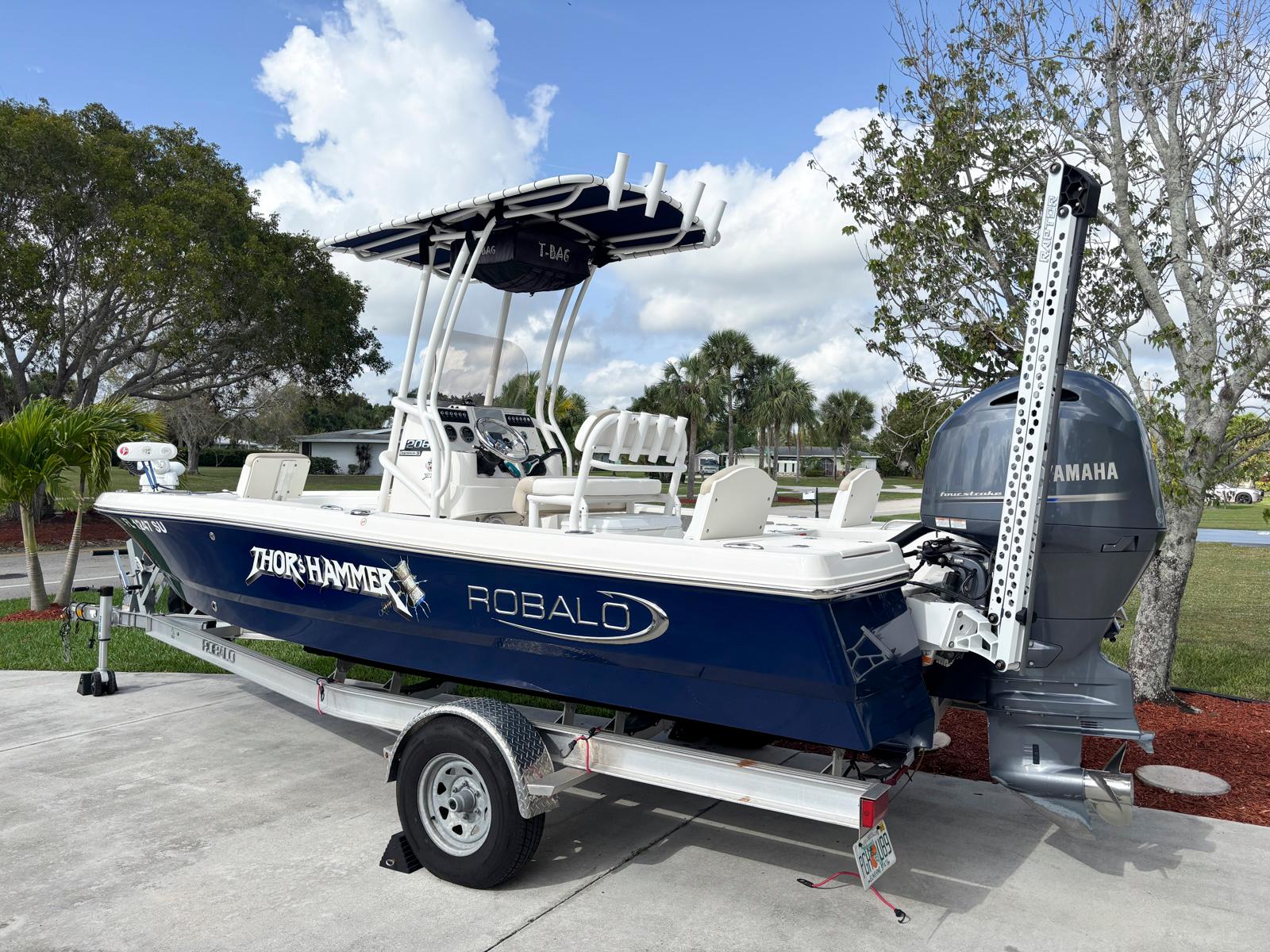 2019 Robalo 206 Cayman S