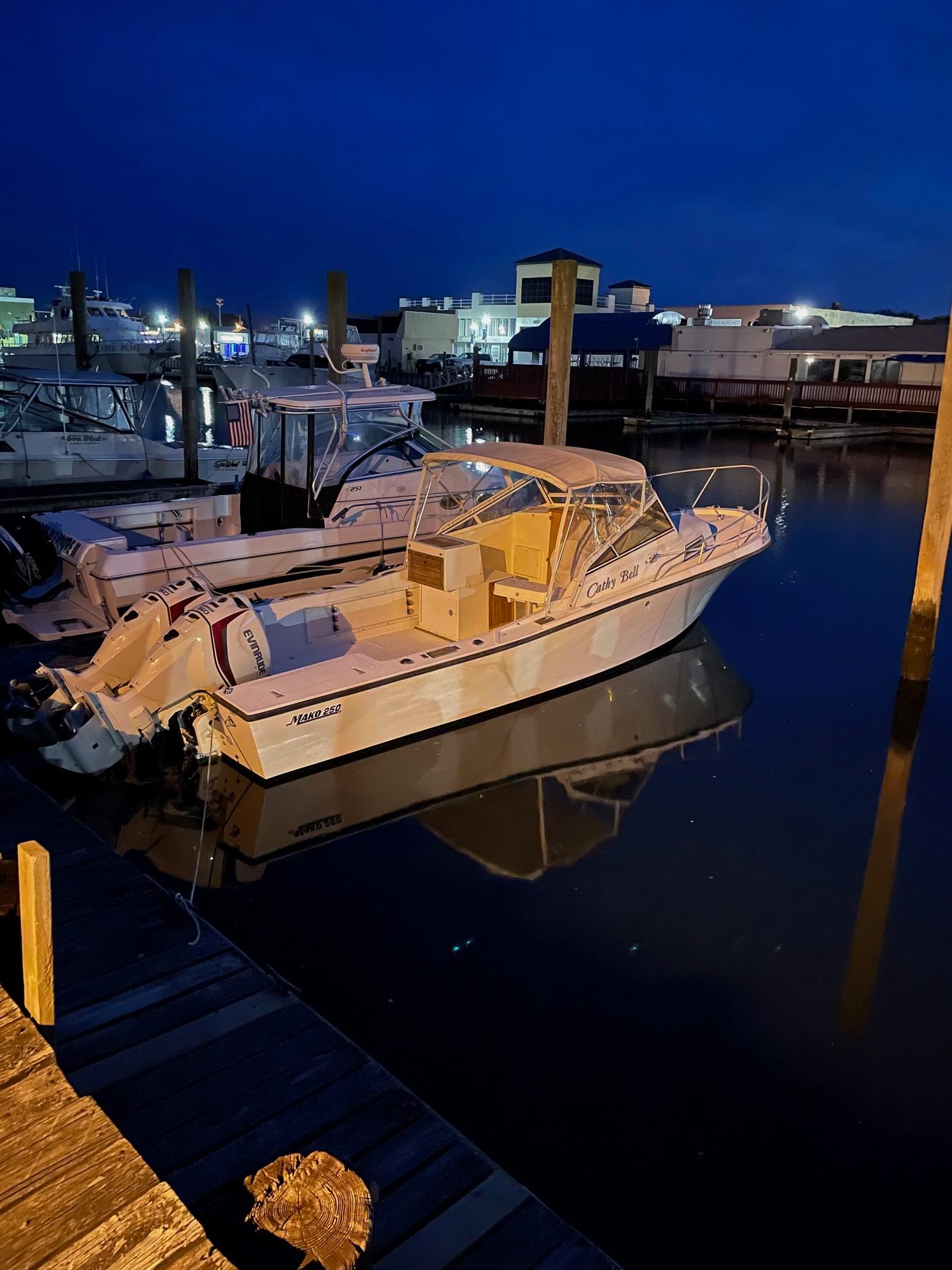 1988 Mako 250 Walk Around