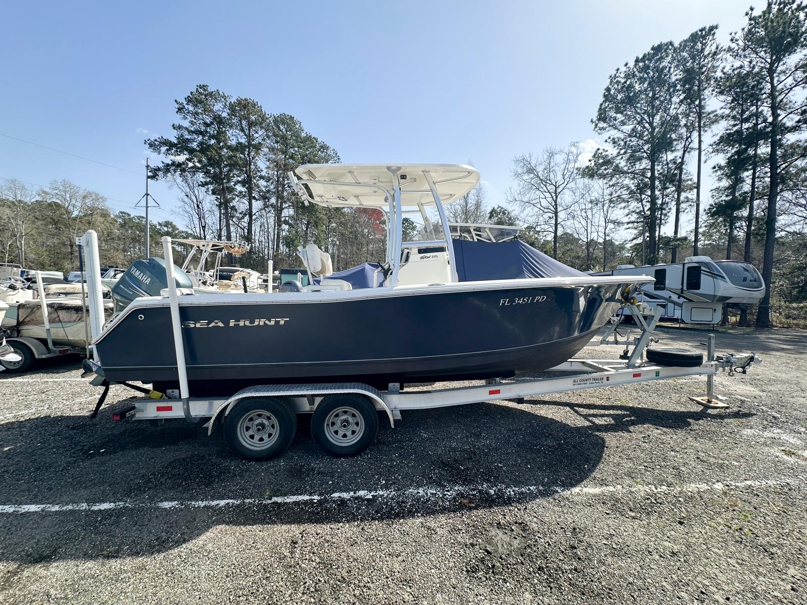 2011 Sea Hunt Triton 225